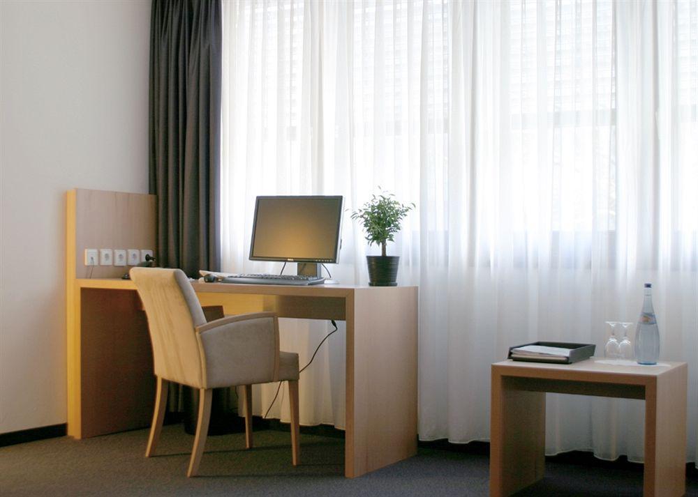 Hotel Berlin Σίντελφινγκεν Εξωτερικό φωτογραφία